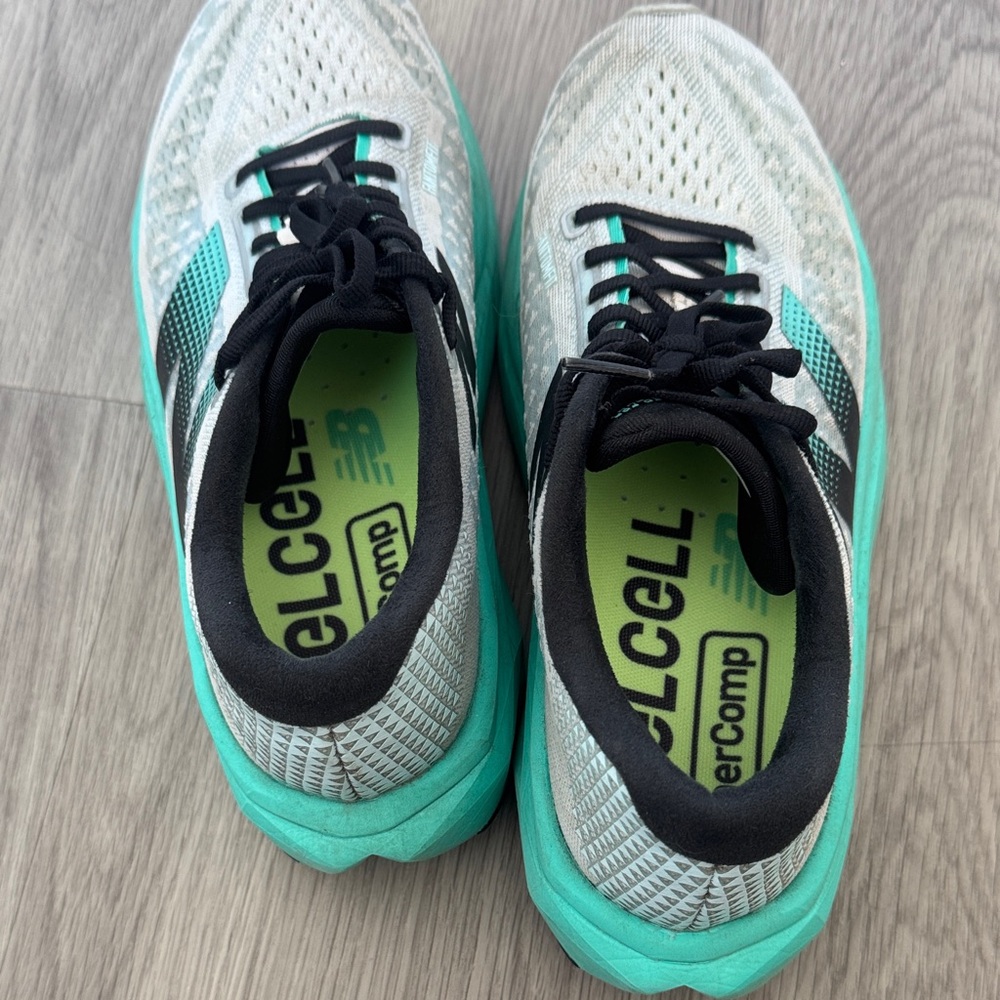 New Balance Women's Fuelcell Supercomp v3 Trainer in Cyber Jade - Picture 4 of 5